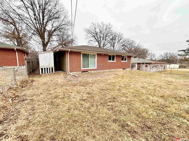 617 Sierra Drive, Lincoln, NE 68505