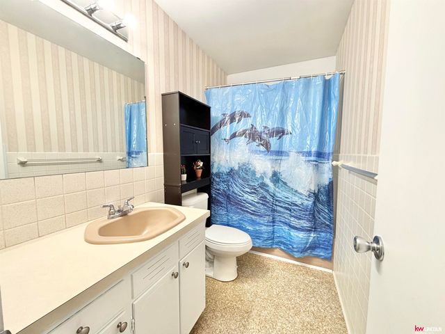 617 Sierra Drive, Lincoln, NE 68505