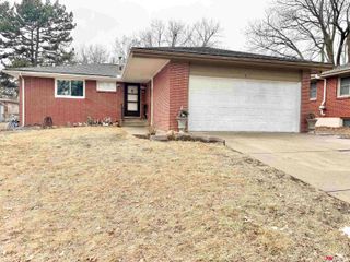 617 Sierra Drive, Lincoln, NE 68505
