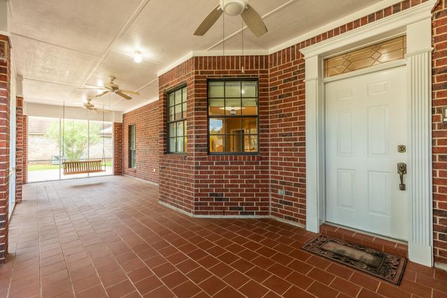 214 Dewberry Drive, Lake Jackson, TX 77566