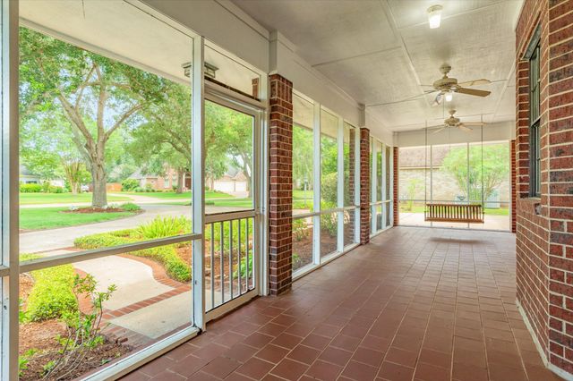 214 Dewberry Drive, Lake Jackson, TX 77566