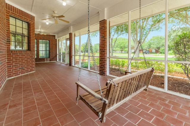 214 Dewberry Drive, Lake Jackson, TX 77566