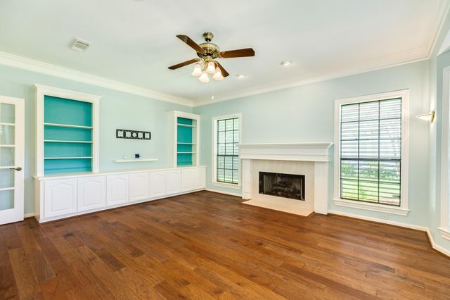 214 Dewberry Drive, Lake Jackson, TX 77566