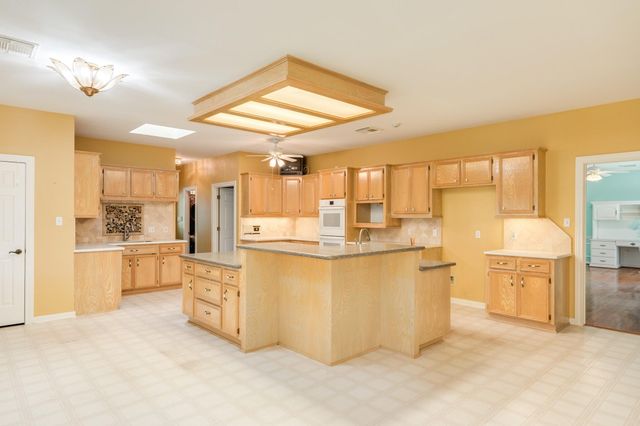 214 Dewberry Drive, Lake Jackson, TX 77566