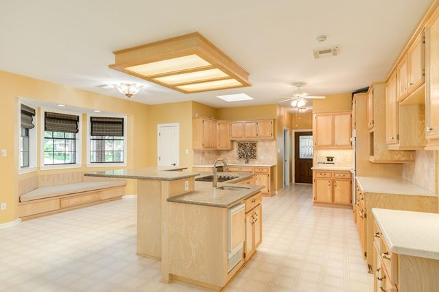 214 Dewberry Drive, Lake Jackson, TX 77566