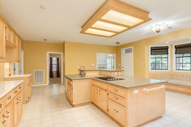 214 Dewberry Drive, Lake Jackson, TX 77566