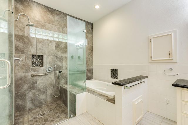214 Dewberry Drive, Lake Jackson, TX 77566