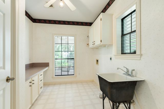 214 Dewberry Drive, Lake Jackson, TX 77566