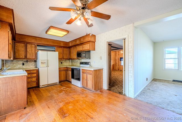 608 SE 6th Street, Wagoner, OK 74467