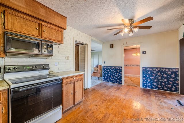 608 SE 6th Street, Wagoner, OK 74467