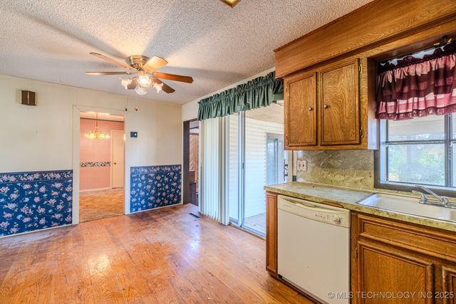 608 SE 6th Street, Wagoner, OK 74467