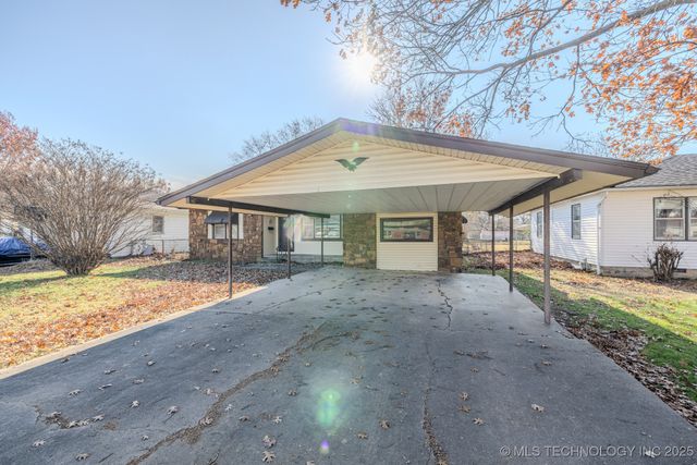 608 SE 6th Street, Wagoner, OK 74467