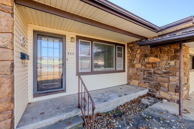 608 SE 6th Street, Wagoner, OK 74467