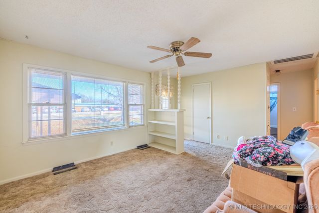 608 SE 6th Street, Wagoner, OK 74467