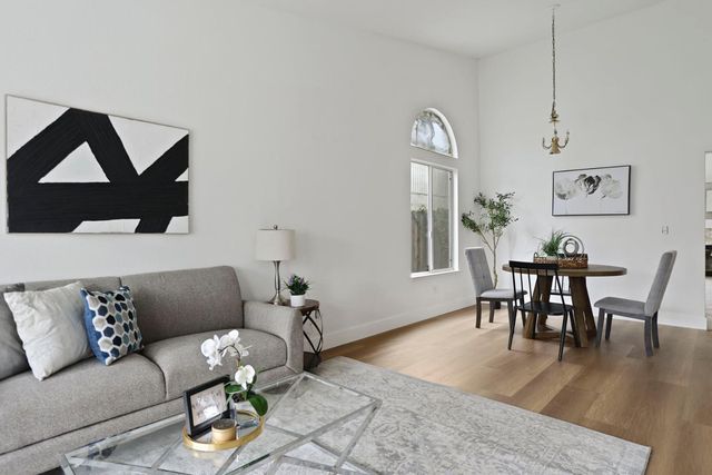 6 Smokey Leaf Ct, Sacramento, CA 95838