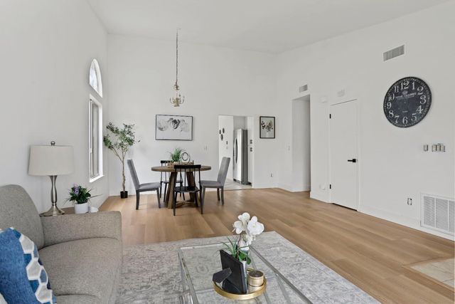 6 Smokey Leaf Ct, Sacramento, CA 95838