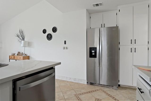 6 Smokey Leaf Ct, Sacramento, CA 95838