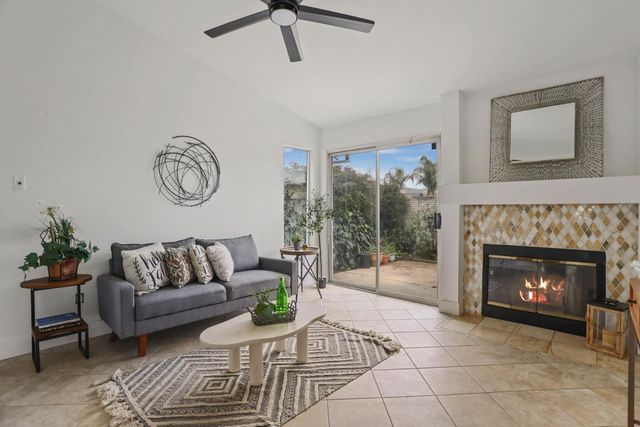 6 Smokey Leaf Ct, Sacramento, CA 95838