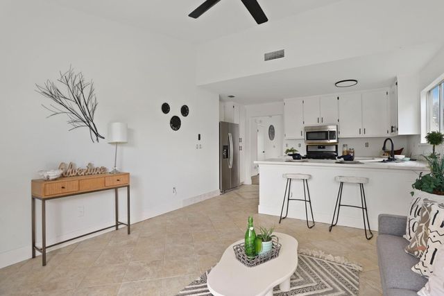 6 Smokey Leaf Ct, Sacramento, CA 95838