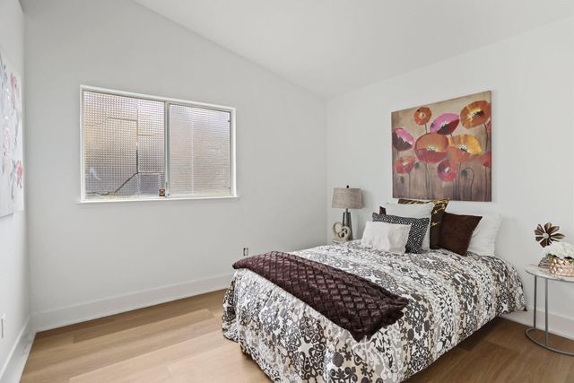 6 Smokey Leaf Ct, Sacramento, CA 95838