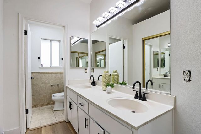 6 Smokey Leaf Ct, Sacramento, CA 95838