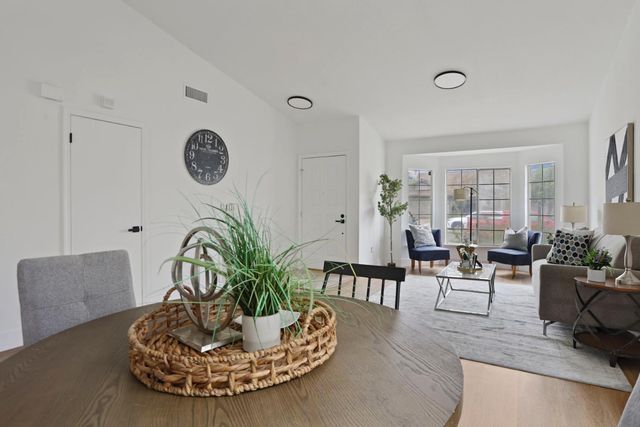 6 Smokey Leaf Ct, Sacramento, CA 95838