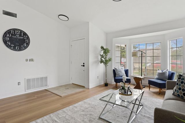 6 Smokey Leaf Ct, Sacramento, CA 95838