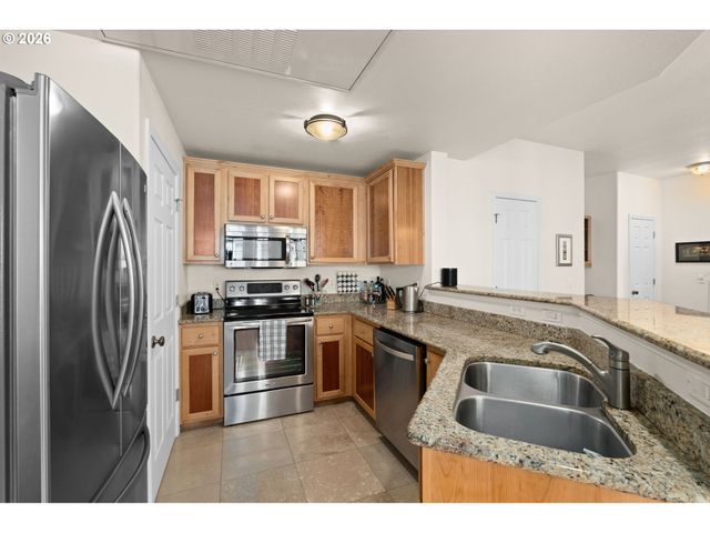 604 SPRINGTREE Ln, West Linn, OR 97068