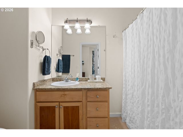 604 SPRINGTREE Ln, West Linn, OR 97068