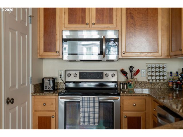 604 SPRINGTREE Ln, West Linn, OR 97068