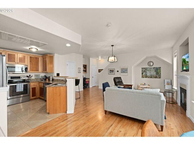 604 SPRINGTREE Ln, West Linn, OR 97068