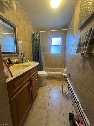 135 Jay Ave, Lyndhurst Twp., NJ 07071