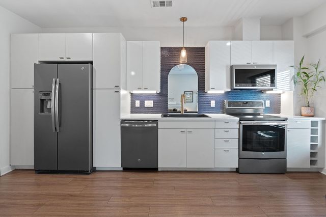 4361 S Congress Ave 322, Austin, TX 78745