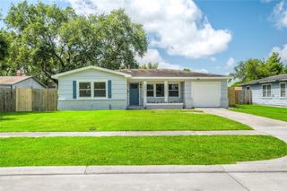 409 24th Avenue N, Texas City, TX 77590