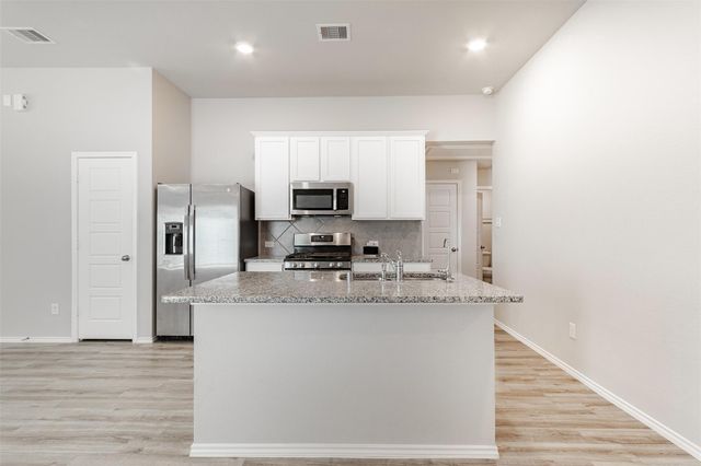 445 Camas Creek Lane, Magnolia, TX 77354