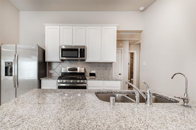 445 Camas Creek Lane, Magnolia, TX 77354