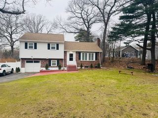 7 Charity Ln, Dedham, MA 02026