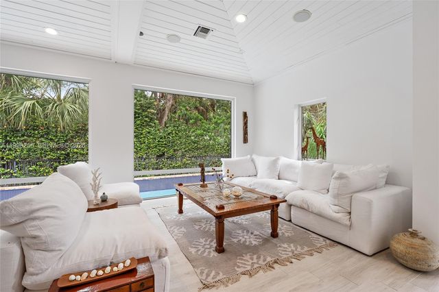 2605 Natures Way, Palm Beach Gardens, FL 33410