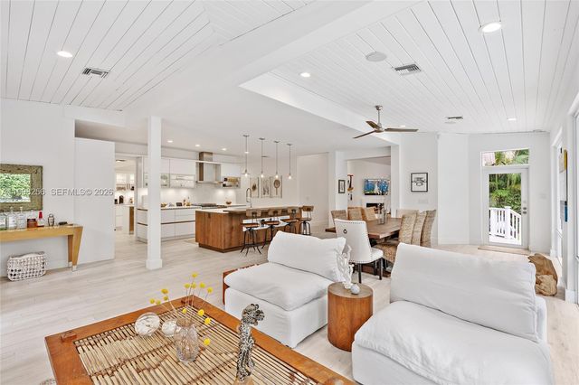 2605 Natures Way, Palm Beach Gardens, FL 33410