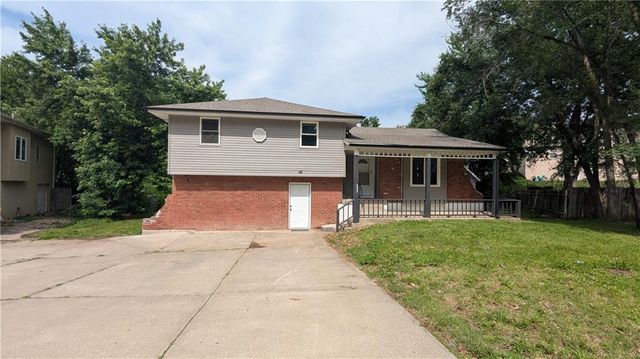 2005 N Plymouth Road, Independence, MO 64058