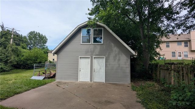 2005 N Plymouth Road, Independence, MO 64058
