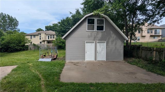 2005 N Plymouth Road, Independence, MO 64058