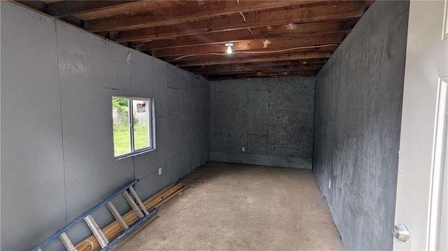 2005 N Plymouth Road, Independence, MO 64058