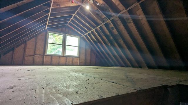 2005 N Plymouth Road, Independence, MO 64058