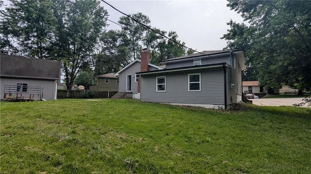 2005 N Plymouth Road, Independence, MO 64058