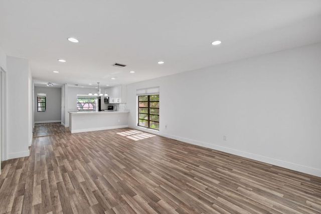 8536 Casa Del Lago 49-B, Boca Raton, FL 33433