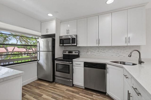 8536 Casa Del Lago 49-B, Boca Raton, FL 33433