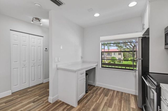 8536 Casa Del Lago 49-B, Boca Raton, FL 33433