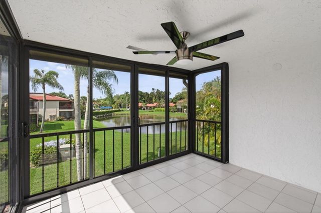 8536 Casa Del Lago 49-B, Boca Raton, FL 33433