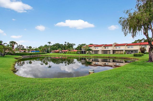 8536 Casa Del Lago 49-B, Boca Raton, FL 33433